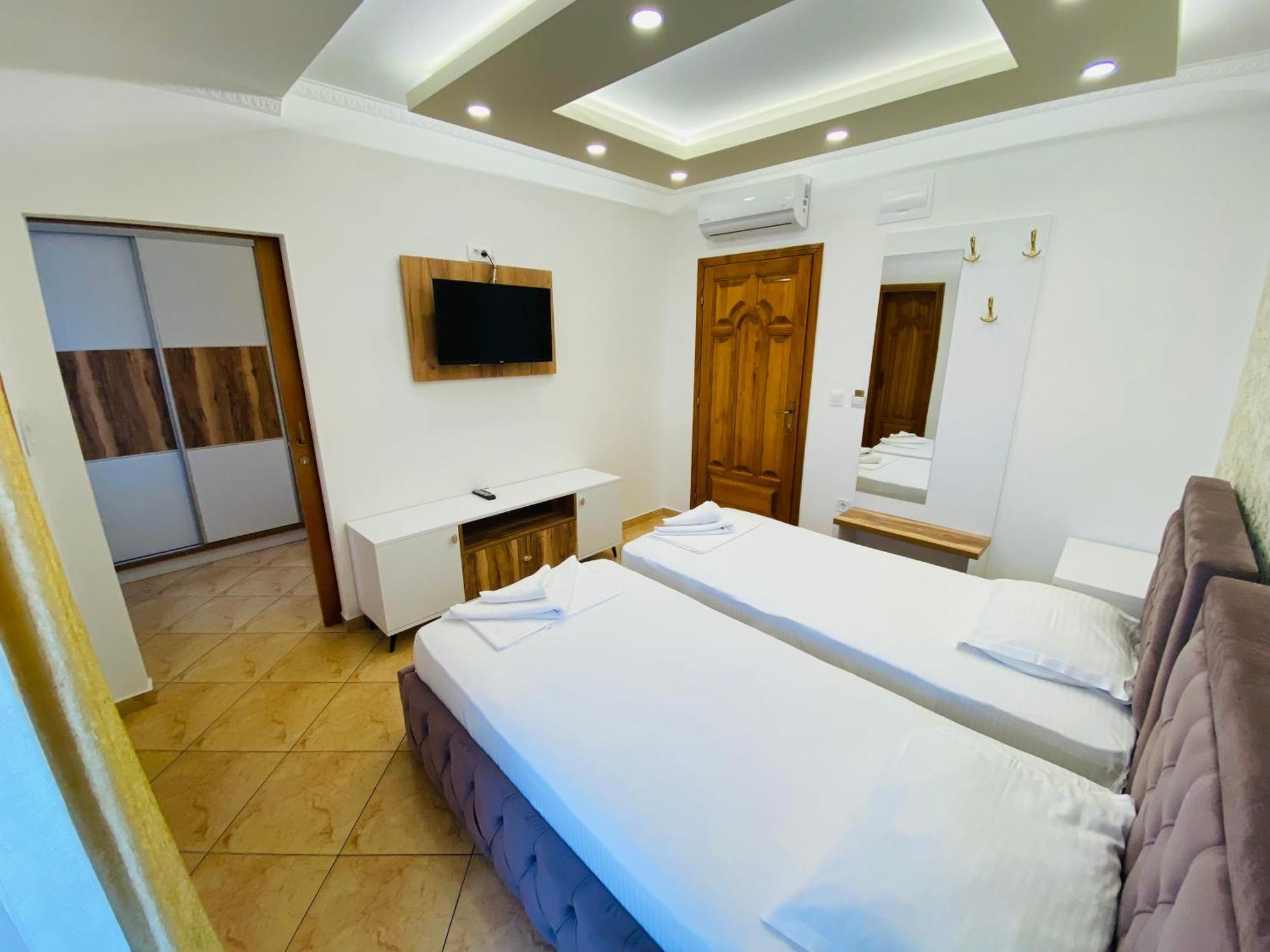 Apart Hotel Llolla Улцинь Экстерьер фото
